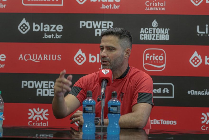 leo-jaco-brilha-com-dois-gols-na-vitoria-do-atletico-de-sobre-inhumas leo-jaco-brilha-com-dois-gols-na-vitoria-do-atletico-de-sobre-inhumas