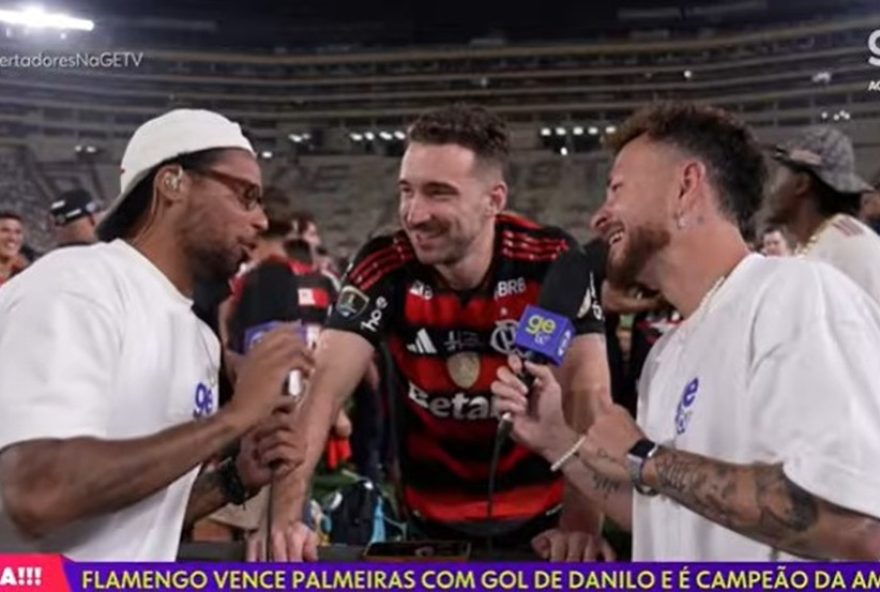 leo-ortiz-se-diverte-com-fred-bruno-apos-vitoria-do-flamengo-na-final-da-libertadores3A-zagueiro-celebra-titulo-historico