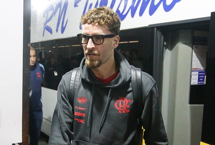 leo-pereira-lamenta-deslize-do-flamengo-na-derrota-para-o-santos3A-22faltou-eficiencia-e-atencao-contra-neymar22