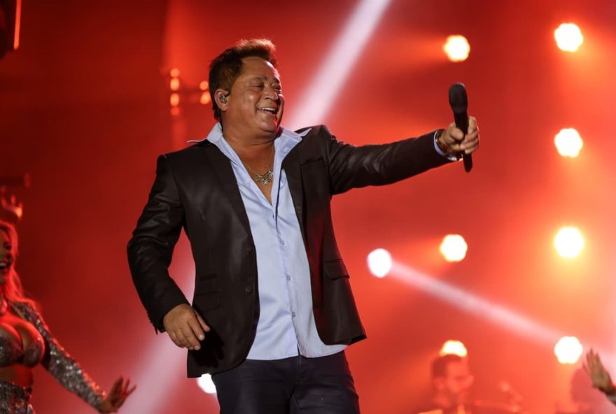 leonardo-emociona-publico-no-festival-de-inverno-bahia-com-sucessos-do-sertanejo-e-encerra-evento-com-chave-de-ouro