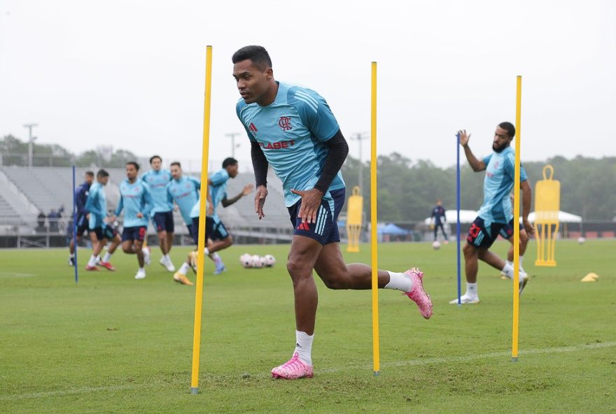 lesao-de-alex-sandro-e-ayrton-lucas-desfalca-flamengo3A-recuperacao-e-desafios-a-vista