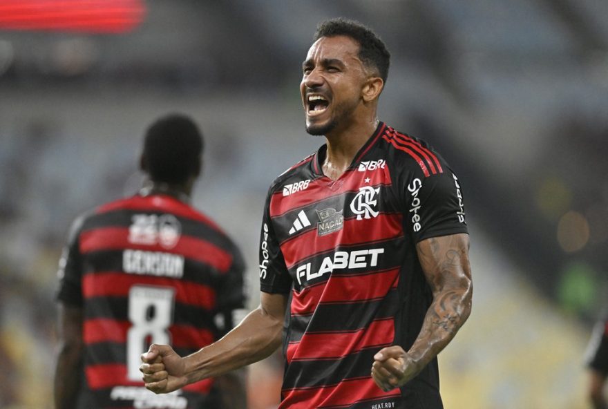 lesao-de-danilo-desfalca-flamengo3A-alex-sandro-e-ayrton-lucas-tambem-lesionados.-varela-e-a-opcao-unica-para-lateral-direito.-confira-as-atualizacoes-do-elenco-e-prepare-se-para-o-cartola