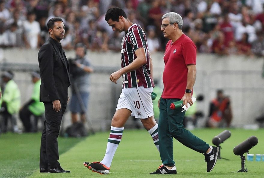 lesao-preocupante-de-de-coloca-duvida-no-fluminense-para-duelo-contra-o-athletico-pr