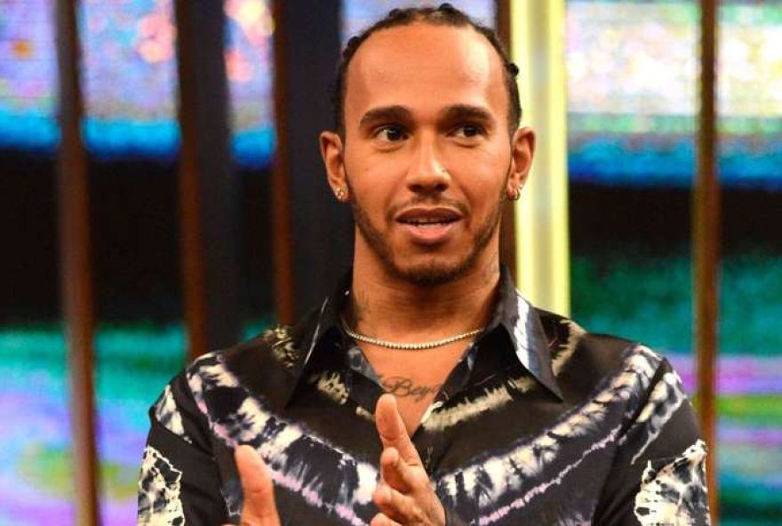 lewis-hamilton2C-o-heptacampeao-da-f12C-surpreende-ao-exibir-sua-barriga-sarada-e-tatuagens-em-foto-sem-camisa-antes-da-temporada-de-2026-confira lewis-hamilton2C-o-heptacampeao-da-f12C-surpreende-ao-exibir-sua-barriga-sarada-e-tatuagens-em-foto-sem-camisa-antes-da-temporada-de-2026-confira