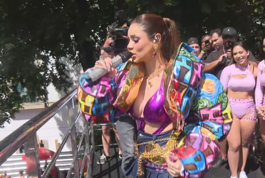 lexa-retoma-megabloco-no-centro-do-rio-e-faz-homenagem-emocionante3A-22mais-que-numeros2C-e-fazer-bem-feito22 lexa-retoma-megabloco-no-centro-do-rio-e-faz-homenagem-emocionante3A-22mais-que-numeros2C-e-fazer-bem-feito22