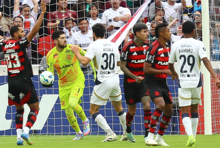 libertadores3A-flamengo-empata-com-ldu-e-segue-fora-da-zona-de-classificacao