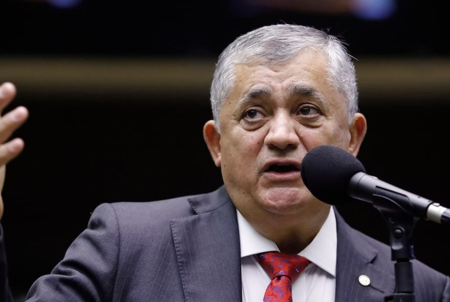 lider-do-governo-na-camara-busca-consenso-com-derrite-em-projeto-contra-faccoes-criminosas