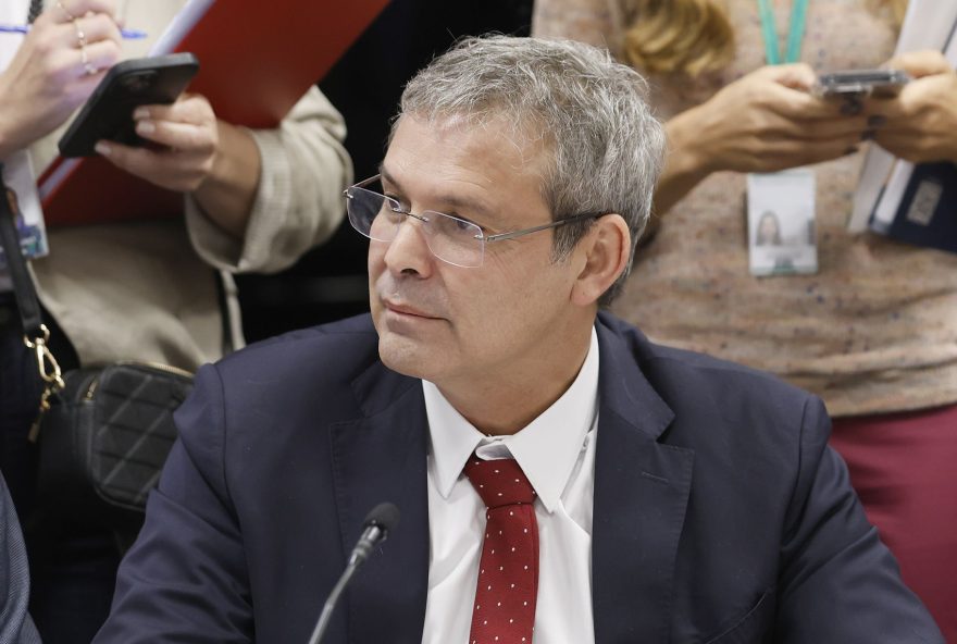 lider-do-pt-solicita-reducao-imediata-do-salario-de-eduardo-bolsonaro