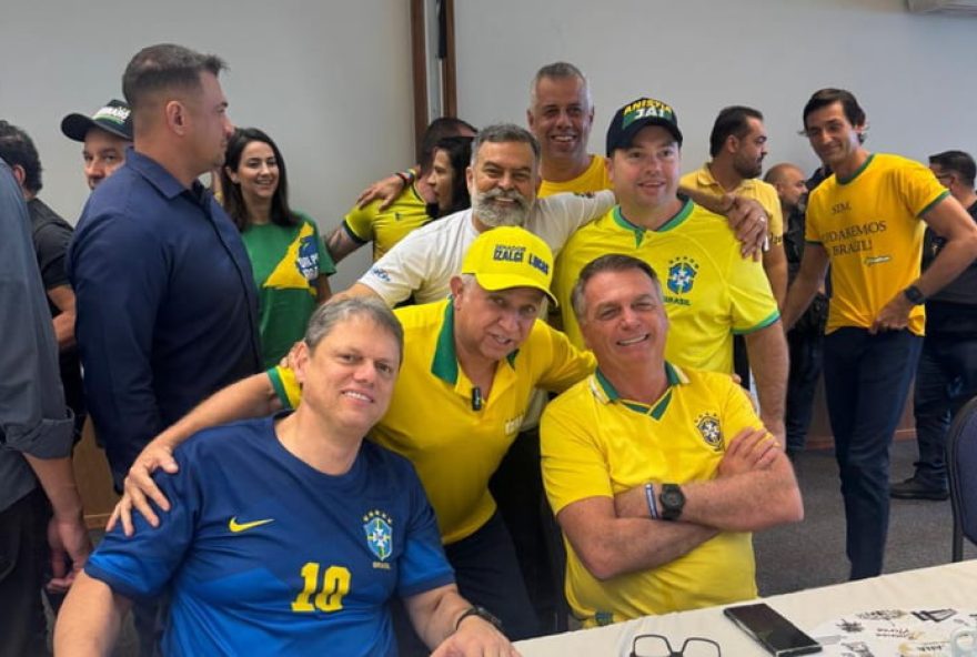 lideres-politicos-e-pastores-influencers-marcam-presenca-na-area-vip-de-cafe-da-manha-com-bolsonaro-antes-de-manifestacao-no-rio-jornal-hoje