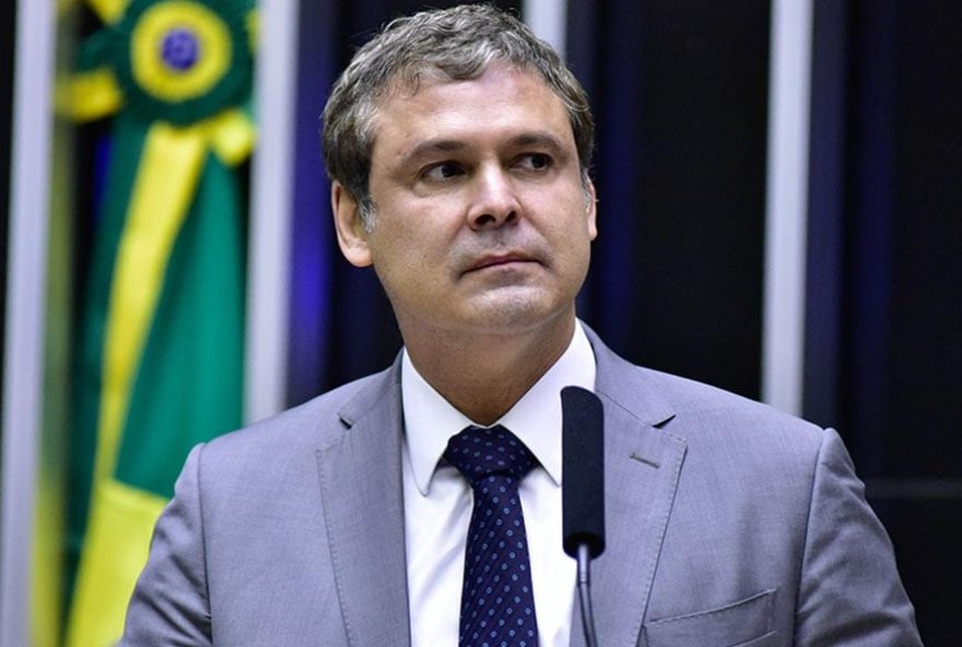 lindbergh-farias-critica-tarcisio-de-freitas-por-ataques-a-alexandre-de-moraes-no-7-de-setembro