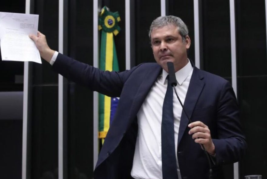 lindbergh-responde-hugo-motta-e-critica-acoes-do-presidente-da-camara