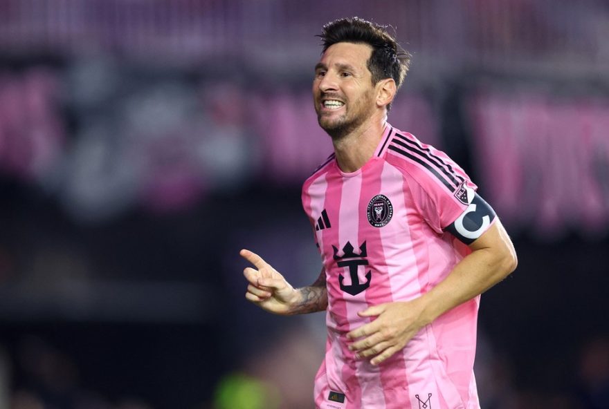 lionel-messi-cada-vez-mais-perto-de-renovar-contrato-com-o-inter-miami3A-craque-argentino-brilha-e-impressiona-com-gols-e-assistencias-na-temporada
