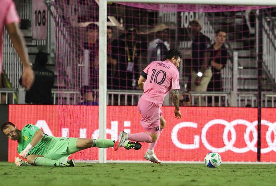 lionel-messi-marca-dois-gols-pelo-quinto-jogo-seguido-na-mls-e-inter-miami-vence-o-nashville3A-recorde-historico