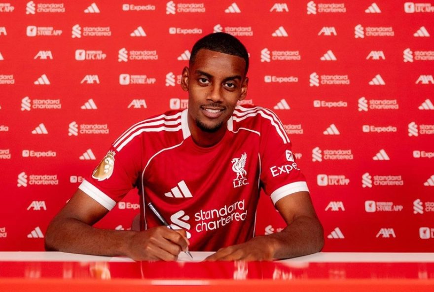 liverpool-anuncia-contratacao-recorde-de-isak-por-r249522C3-milhoes