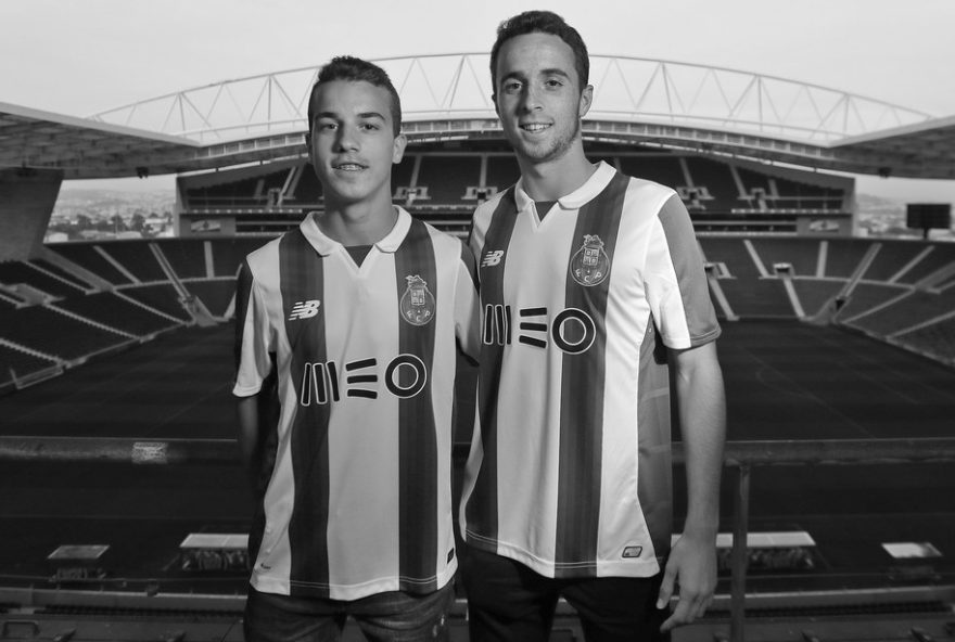 liverpool-anuncia-homenagens-emocionantes-a-jota-e-silva-no-retorno-ao-campo.-comocao-e-respeito-marcam-partida-contra-o-preston-em-memoria-dos-jogadores