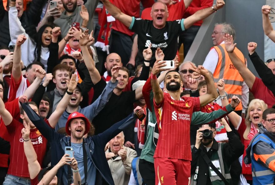 liverpool-iguala-recorde-do-manchester-united-e-se-consagra-campeao-da-premier-league-com-20-titulos3A-uma-historia-de-gloria-e-paixao-no-futebol-ingles