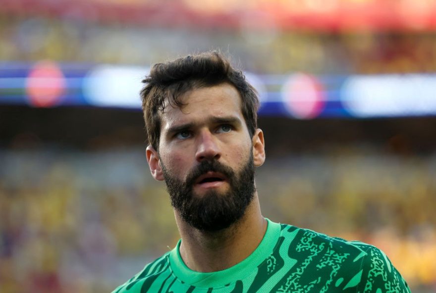 liverpool3A-alisson-concorre-ao-trofeu-yashin-2025-de-melhor-goleiro3B-veja-indicados