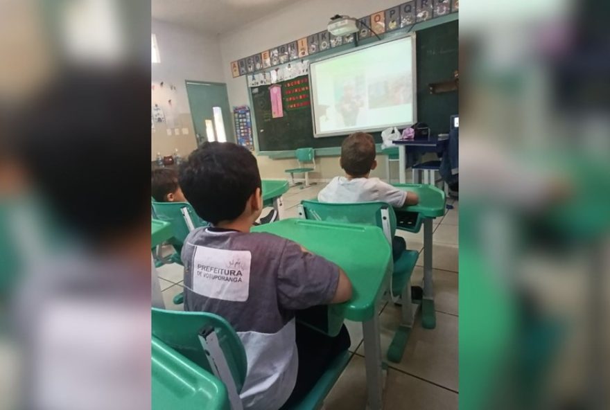 livro-social-prepara-aluno-autista-para-formatura-em-votuporanga-sp livro-social-prepara-aluno-autista-para-formatura-em-votuporanga-sp