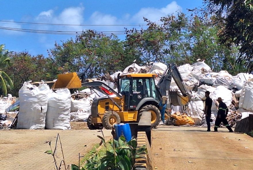 lixo-acumulado-na-usina-de-fernando-de-noronha-gera-polemica-entre-empresas3A-mais-de-5-mil-toneladas-causam-preocupacao