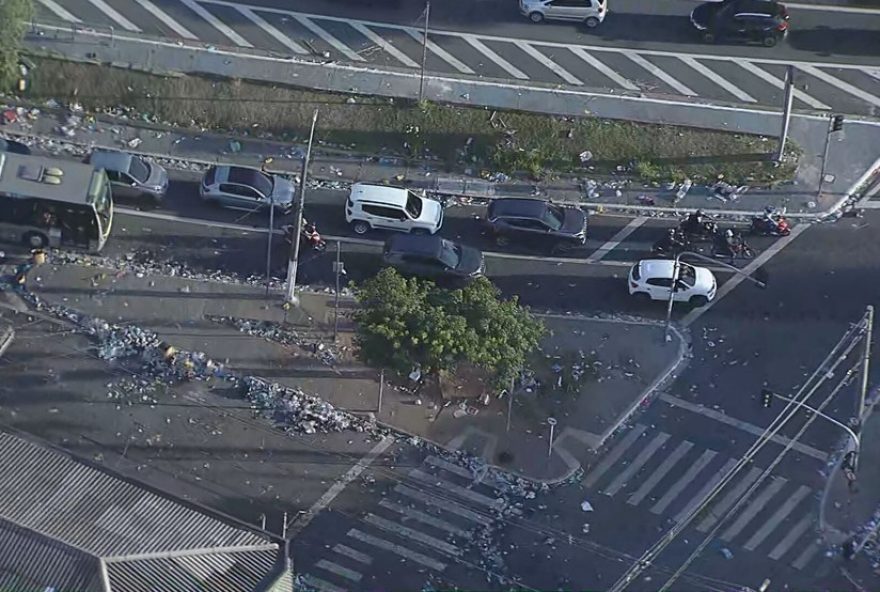 lixo-nas-ruas-de-itaquera-apos-vitoria-do-corinthians-na-copa-do-brasil3A-necessidade-de-conscientizacao-e-limpeza-urgente lixo-nas-ruas-de-itaquera-apos-vitoria-do-corinthians-na-copa-do-brasil3A-necessidade-de-conscientizacao-e-limpeza-urgente