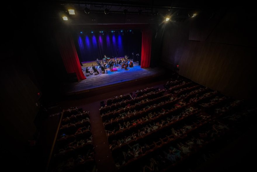 locais-em-fortaleza-para-assistir-shows-de-humor3A-diversao-garantida