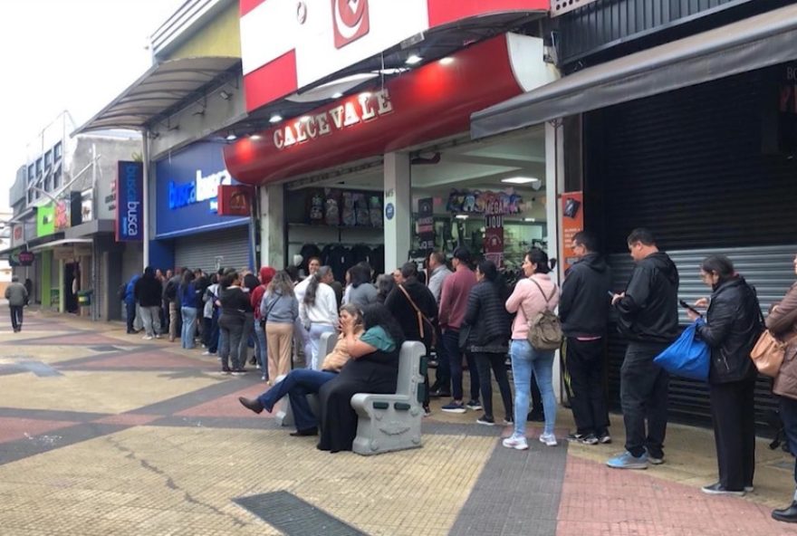 loja-busca-busca-em-impasse-com-bombeiros-apos-fila-gigante3A-entenda-o-caso loja-busca-busca-em-impasse-com-bombeiros-apos-fila-gigante3A-entenda-o-caso