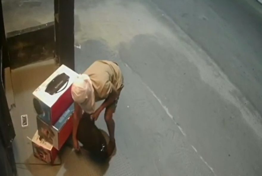 loja-de-celulares-em-conceicao-do-coite-e-alvo-de-arrombamento-e-furto-de-r24-70-mil3A-moradores-se-unem-por-seguranca