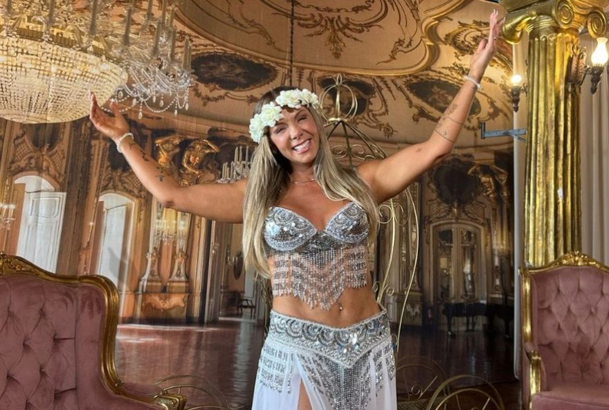 lore-improta-e-eleita-possivel-sucessora-por-carla-perez-em-despedida-do-bloco-algodao-doce lore-improta-e-eleita-possivel-sucessora-por-carla-perez-em-despedida-do-bloco-algodao-doce