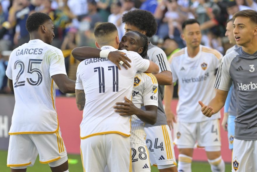 los-angeles-galaxy-conquista-sexto-titulo-da-mls-com-destaque-de-gabriel-pec