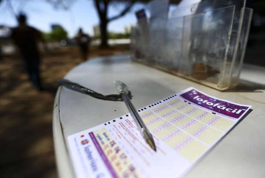 Próximo concurso da Lotofácil ocorrerá nesta terça-feira, 8, com um prêmio estimado de R$ 1,7 milhão.
(Foto: Agência Brasil)