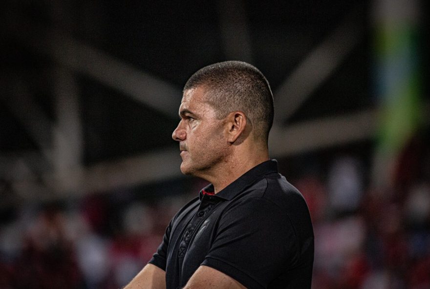 louzer-agradece-torcida-e-aponta-jogo-inicial-como-decisivo-na-eliminacao-do-vila-nova-no-goianao louzer-agradece-torcida-e-aponta-jogo-inicial-como-decisivo-na-eliminacao-do-vila-nova-no-goianao