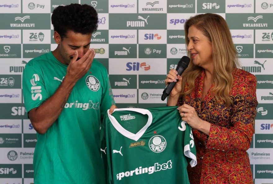 lucas-evangelista-se-emociona-ao-escolher-numero-30-no-palmeiras-em-homenagem-a-mae-falecida