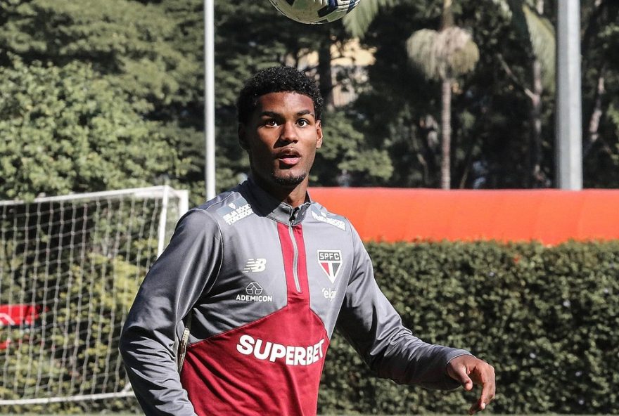 lucas-ferreira-trata-dores-no-quadril-e-se-prepara-para-enfrentar-o-flamengo3A-confira-as-ultimas-atualizacoes-do-sao-paulo