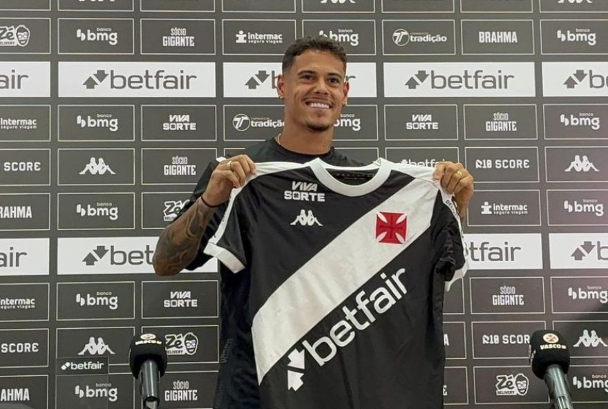 lucas-freitas-e-apresentado-pelo-vasco-com-promessa-de-entrega-total-em-campo