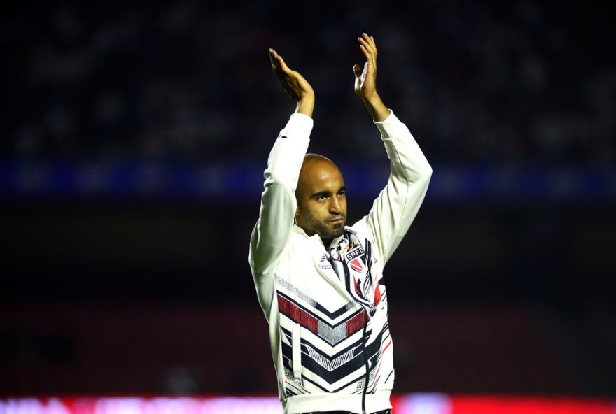 lucas-moura-pausa-para-tratar-lesao-no-joelho-e-mira-retorno-apos-a-copa-do-mundo-de-clubes