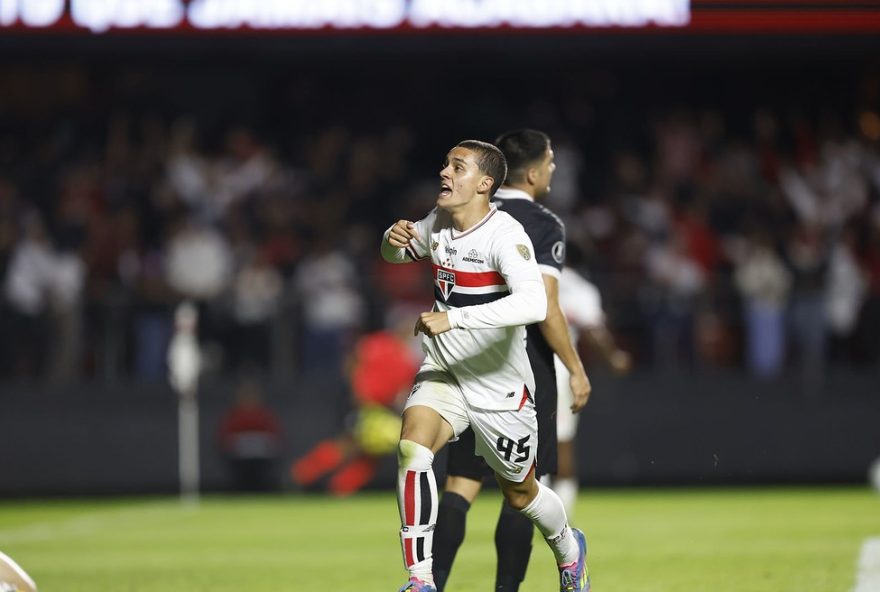 lucca-retorna-ao-sao-paulo-como-opcao-e-reencontra-zubeldia-apos-gol-na-libertadores lucca-retorna-ao-sao-paulo-como-opcao-e-reencontra-zubeldia-apos-gol-na-libertadores
