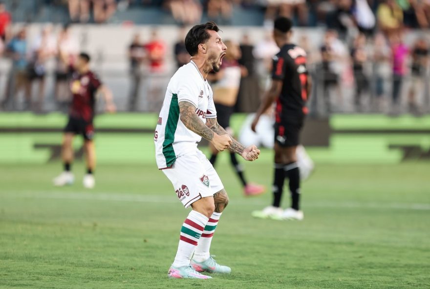 lucho-acosta-brilha-em-estreia-como-titular-no-fluminense-contra-bragantino