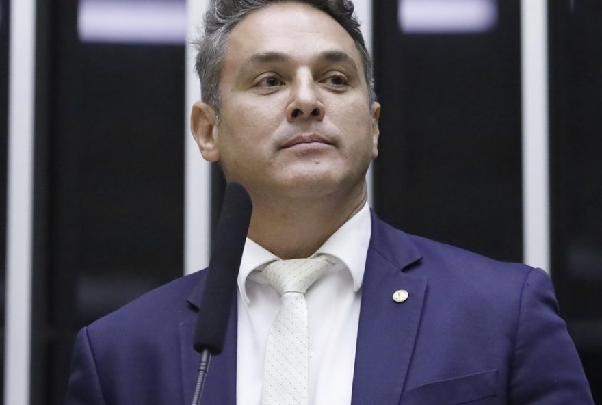 luciano-zucco-explica-por-que-nao-fez-o-churrasco-pretendido-na-visita-a-bolsonaro