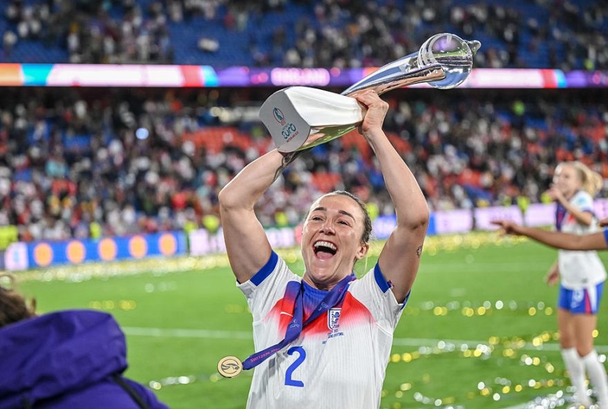lucy-bronze2C-a-campea-da-eurocopa2C-jogou-com-perna-quebrada3A-exemplo-de-superacao-no-futebol