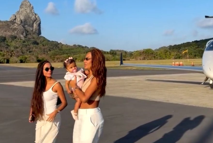 ludmilla-se-apresenta-em-festival-de-verao-de-noronha-em-show-intimista-no-forte-dos-remedios