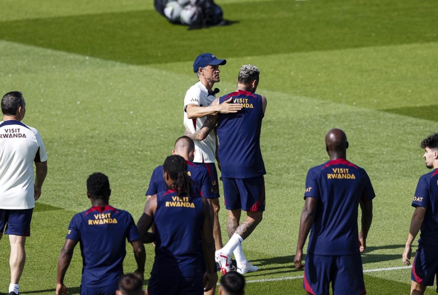 luis-enrique-aconselha-neymar-a-sair-do-psg3A-revelacoes-de-dirigente-do-clube