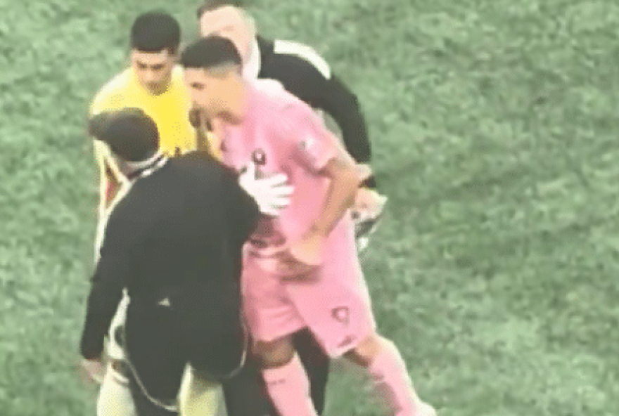 luis-suarez-e-punido-nos-eua-apos-cuspir-em-adversario3B-entenda-a-punicao