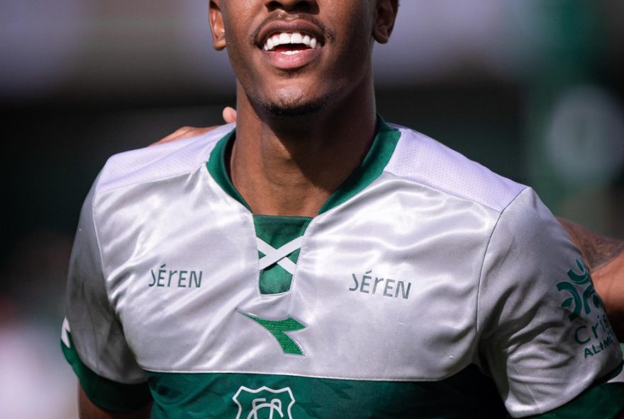 luisao-se-destaca-como-zagueiro-artilheiro-no-goias3A-dois-gols-em-quatro-jogos luisao-se-destaca-como-zagueiro-artilheiro-no-goias3A-dois-gols-em-quatro-jogos