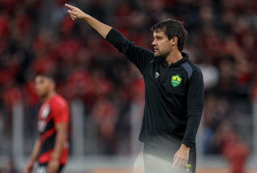 luiz-fernando-iubel-e-o-novo-auxiliar-de-transicao-do-liverpool3A-conheca-sua-trajetoria-e-contribuicoes-para-o-clube