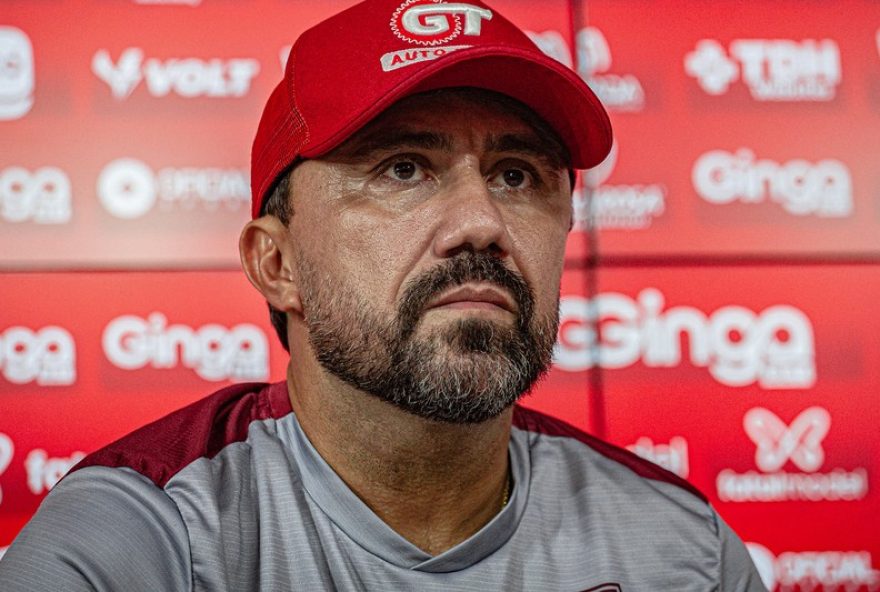 luizinho-lopes-comenta-empate-do-vila-nova-e-destaca-atuacao-do-goleiro-em-jogo-decisivo