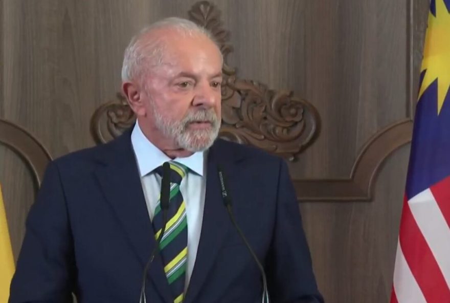 lula-afirma-que-bolsonaro-faz-parte-do-passado-da-politica-brasileira-em-discussao-com-trump