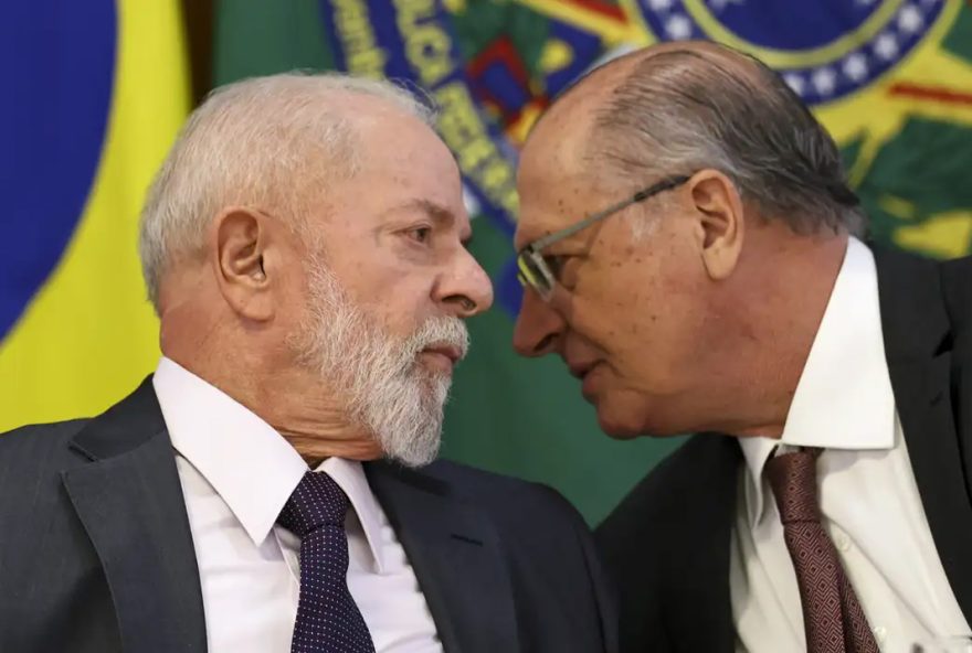 O presidente Luiz Inácio Lula da Silva e o vice-presidente Geraldo Alckmin durante anúncio de novas medidas de apoio à população e à reconstrução do Rio Grande do Sul