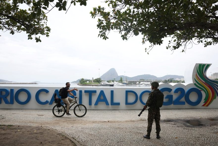 lula-assina-decreto-para-emprego-das-forcas-armadas-na-seguranca-da-cupula-do-brics-no-rio-de-janeiro
