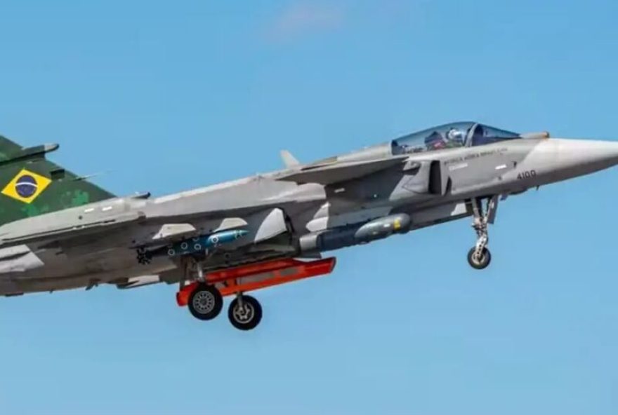 lula-batiza-primeiro-caca-gripen-produzido-no-brasil lula-batiza-primeiro-caca-gripen-produzido-no-brasil