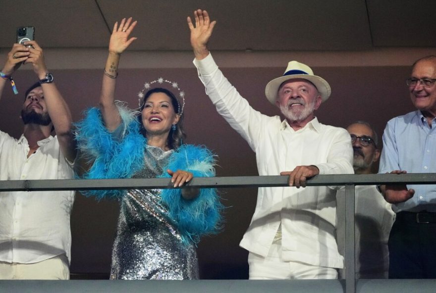 lula-celebrated-at-rio-parade-amidst-early-campaign-speculation lula-celebrated-at-rio-parade-amidst-early-campaign-speculation